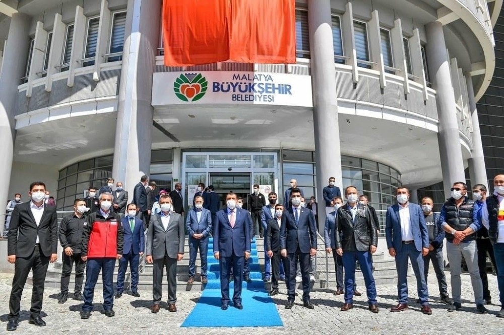 Malatya’da 200 ekiple 1,5 milyon maske dağıtılıyor 