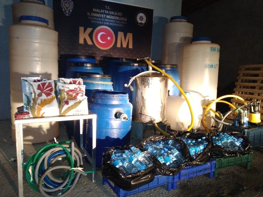 Malatya’da 3 bin 560 litre sahte içki ele geçirildi 