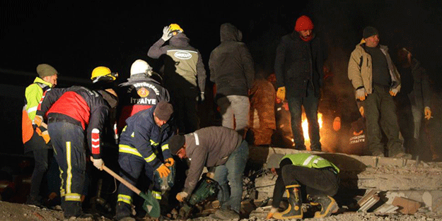 Malatya’da -3 derecede enkaz altında çalışmalar devam ediyor