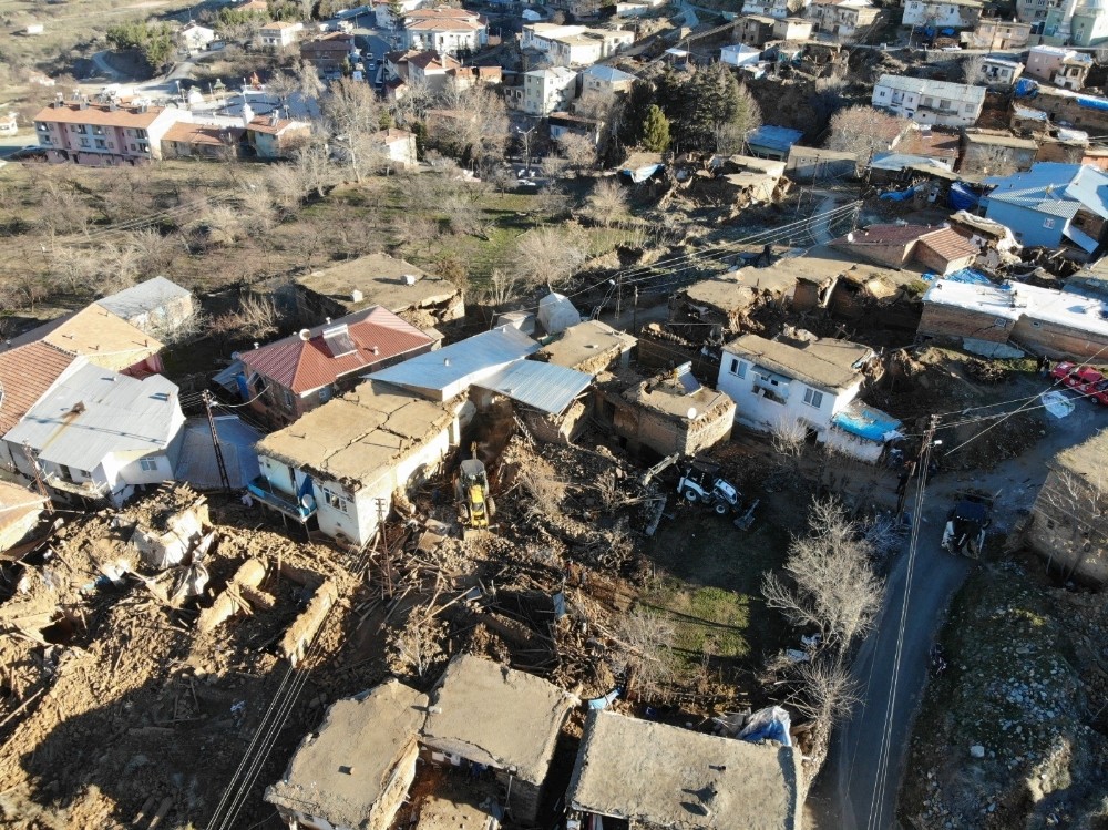 Malatya’da 4 bin 933 ağır hasarlı bina sayısı var 