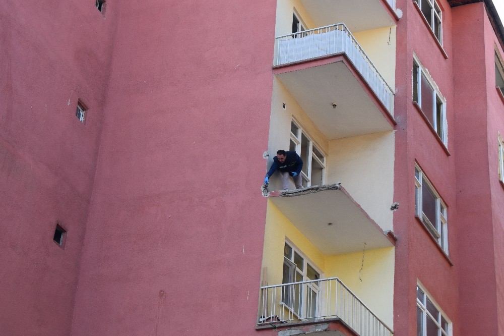 Malatya’da 4’üncü kattan düşen hurdacı hayatını kaybetti 