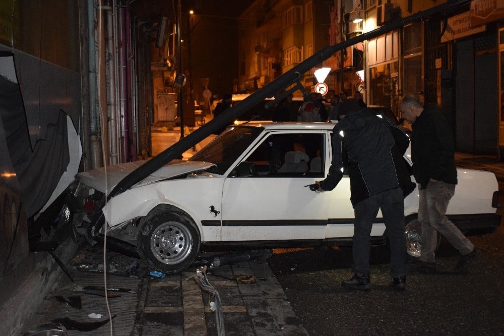 Malatya’da alkollü sürücü işyerine daldı 