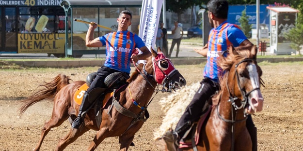 Malatya'da atlı cirit gösterisi