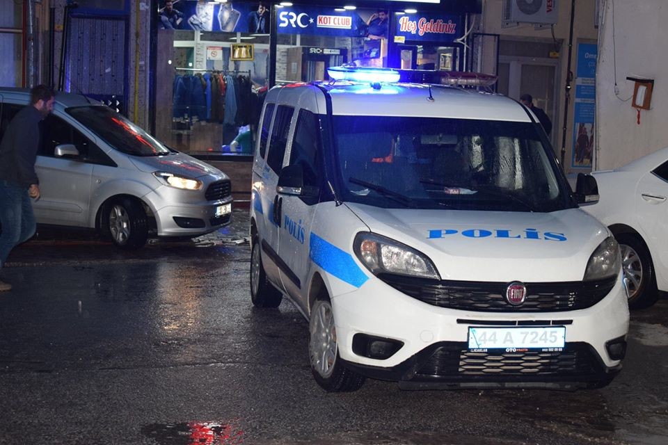Malatya’da bıçaklı kavga: 3 yaralı 
