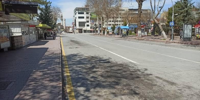 Malatya’da caddeler sessizliğe büründü