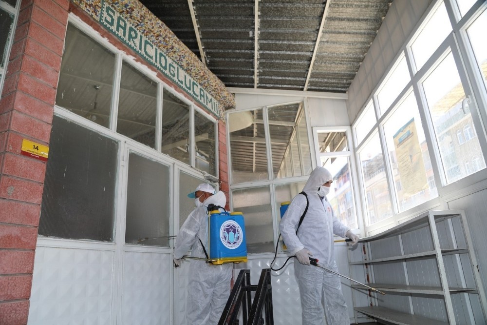 Malatya’da camiler Çuma’ya hazırlanıyor 