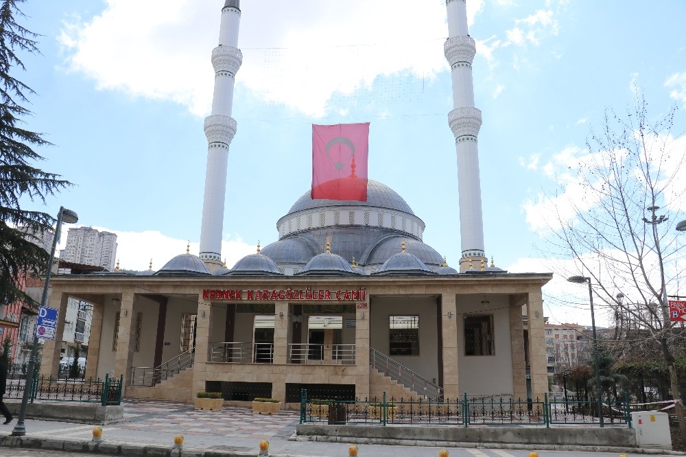 Malatya’da camilerde cuma namazı kılınmadı 