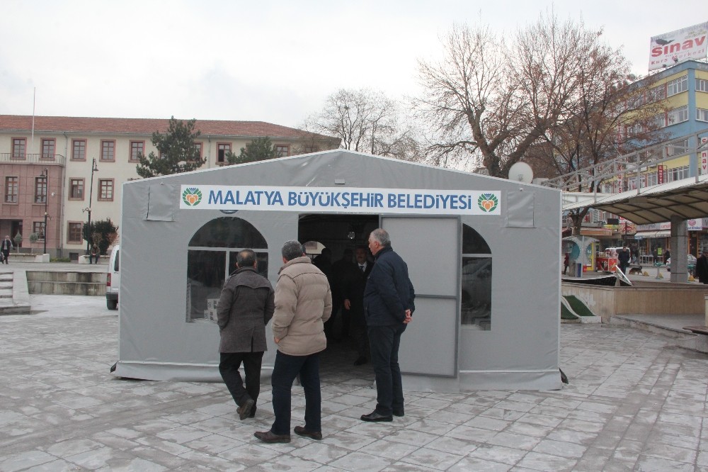 Malatya’da deprem başvuru çadırı açıldı 