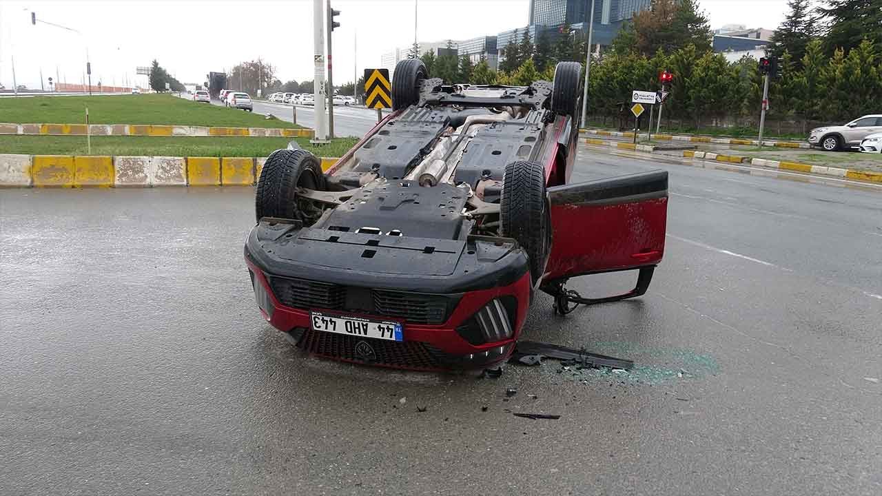 Malatya'da feci kaza! Otomobille çarpışan araç ters döndü: Yaralılar var!