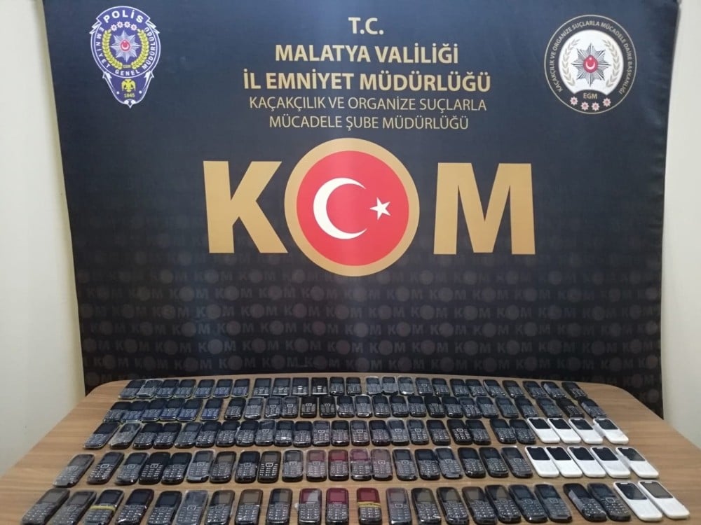Malatya’da gümrük kaçağı cep telefonu ele geçirildi 