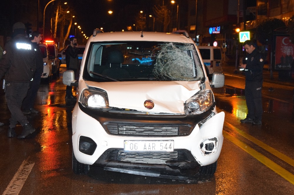 Malatya’da hafif ticari aracın çarptığı genç ağır yaralandı 