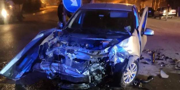 Malatya'da iki otomobil çarpıştı: 1’i ağır 3 yaralı