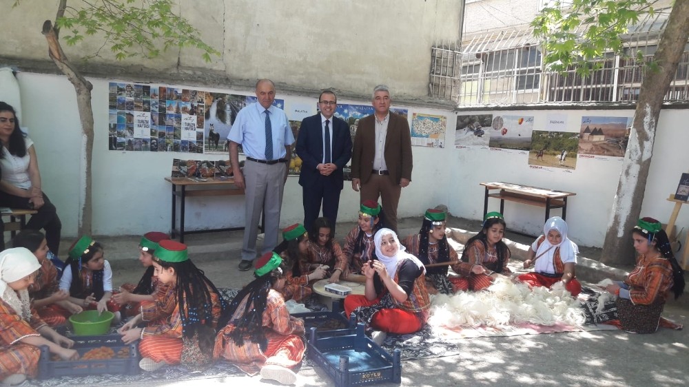 Malatya’da İlkokul Öğrencilerinden Sergi 