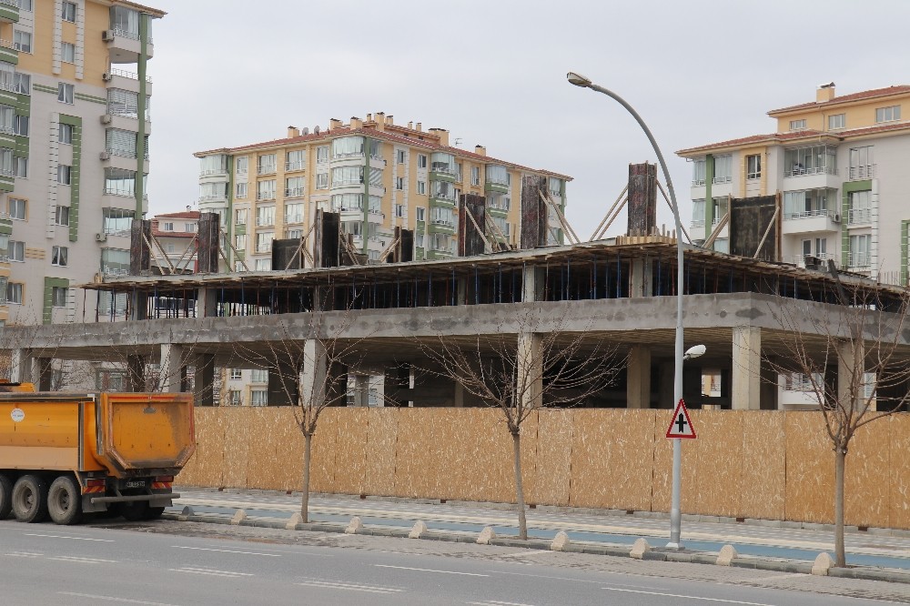 Malatya’da inşaatlara beton dökümü durduruldu 