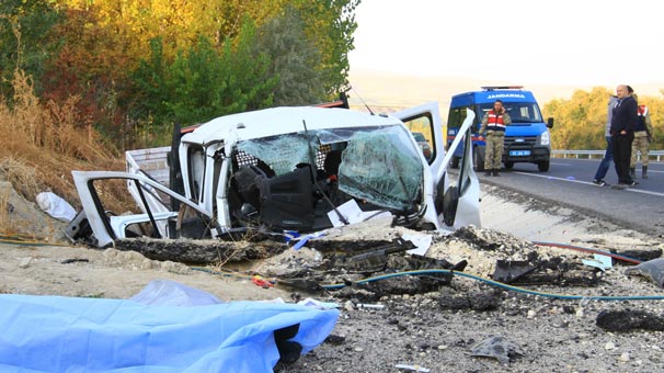 Malatya'da işçileri taşıyan kamyonet kaza yaptı: 2 ölü, 2 yaralı