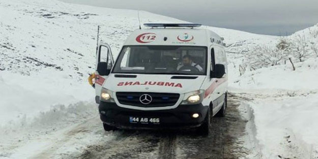Malatya'da kar nedeniyle mahsur kalan 65 yaşındaki hasta kurtarıldı