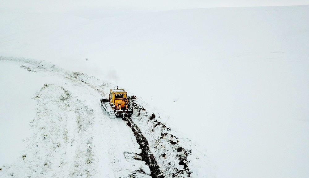 Malatya’da kardan kapanan yollar açılıyor 