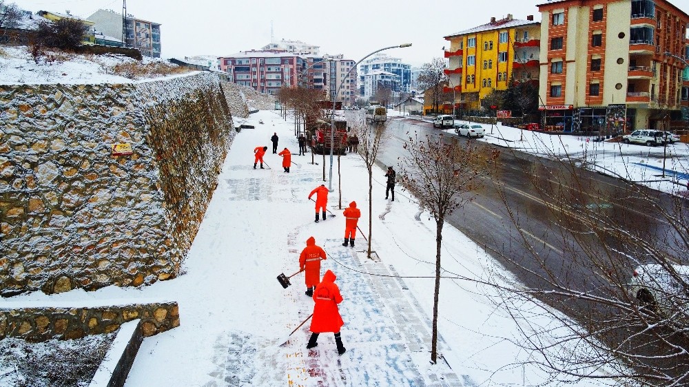 Malatya’da karla yoğun mücadele 
