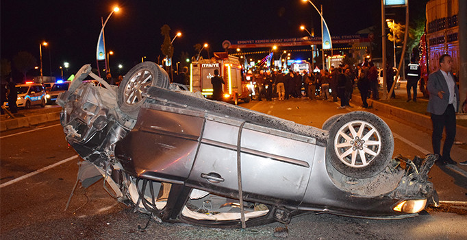 Malatya’da karşı şeride geçti 3 otomobile çarptı: 1 ölü, 3 yaralı
