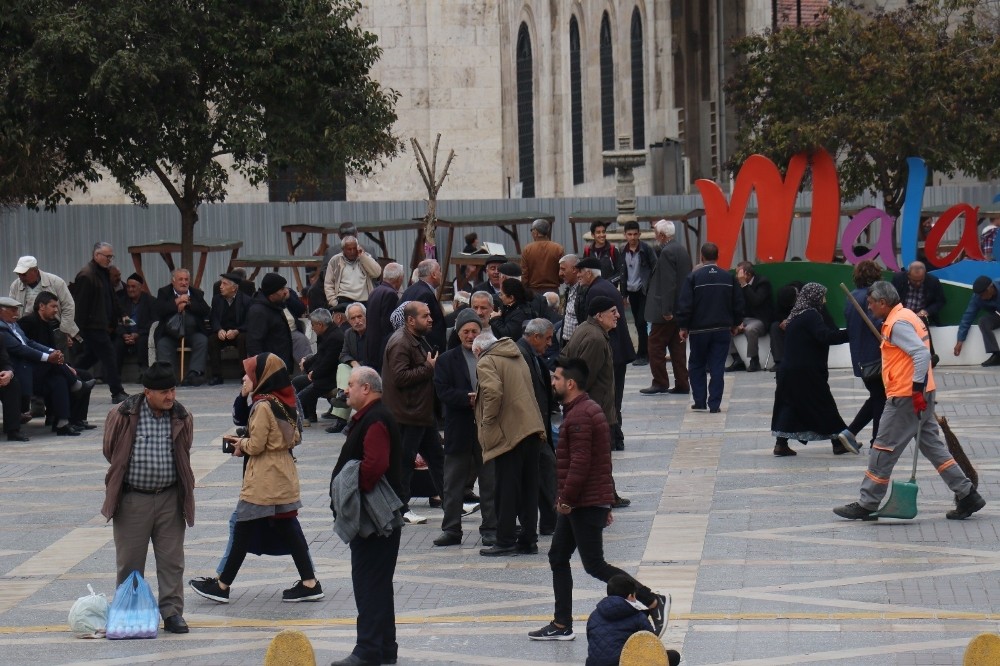 Malatya’da korona virüse karşı kimi tedbirli, kimi önemsemiyor 