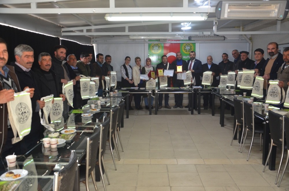 Malatya’da kursu başarıyla tamamlayan 20 çoban sertifika aldı 