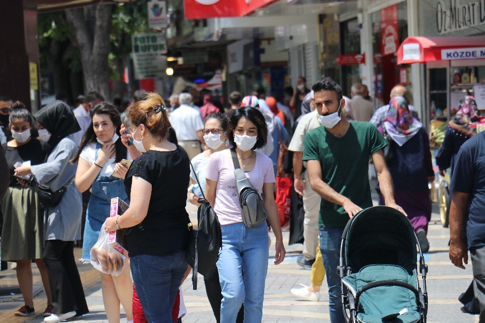Malatya’da maske kuralına uyuluyor 