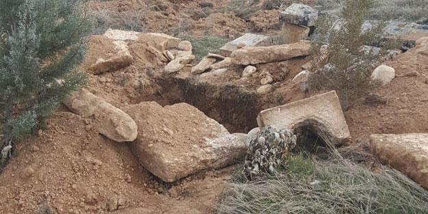 Malatya'da mezarlara zarar veren şüpheliler yakalandı