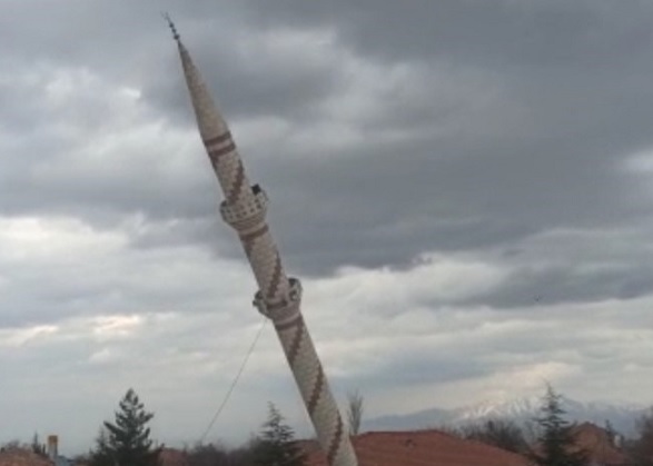Malatya'da minare böyle yıkıldı