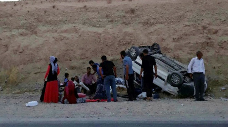 Malatya'da minibüs devrildi: 13 kişi yaralı
