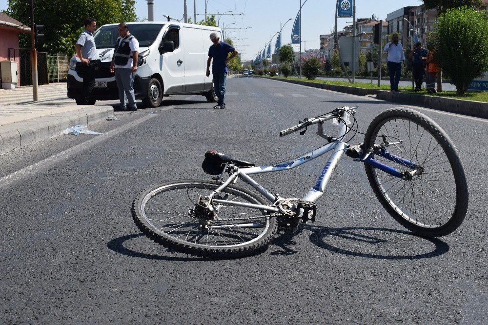 Malatya’da minibüsün çarptığı çocuk yaralandı 