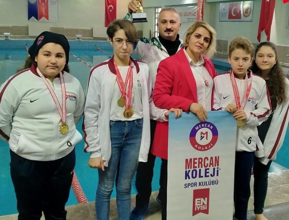 Malatya’da okullararası yüzme yarışmalarında şampiyon Mercan Koleji oldu 