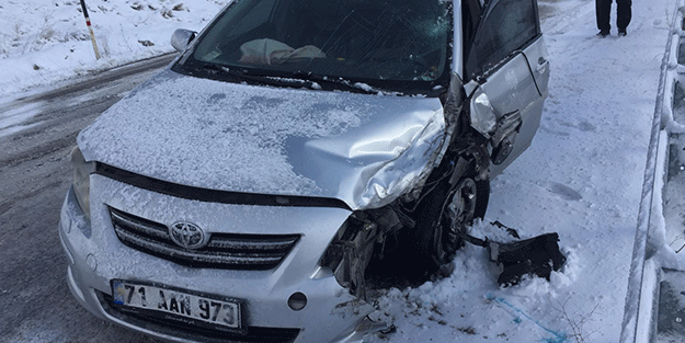 Malatya'da otomobil ile hafif ticari araç çarpıştı! 4 yaralı