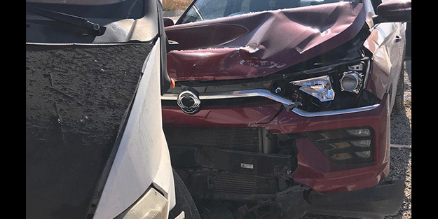 Malatya'da otomobil ile minibüs çarpıştı