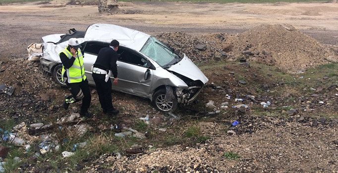 Malatya’da otomobil şarampole yuvarlandı: 1 ölü, 4 yaralı
