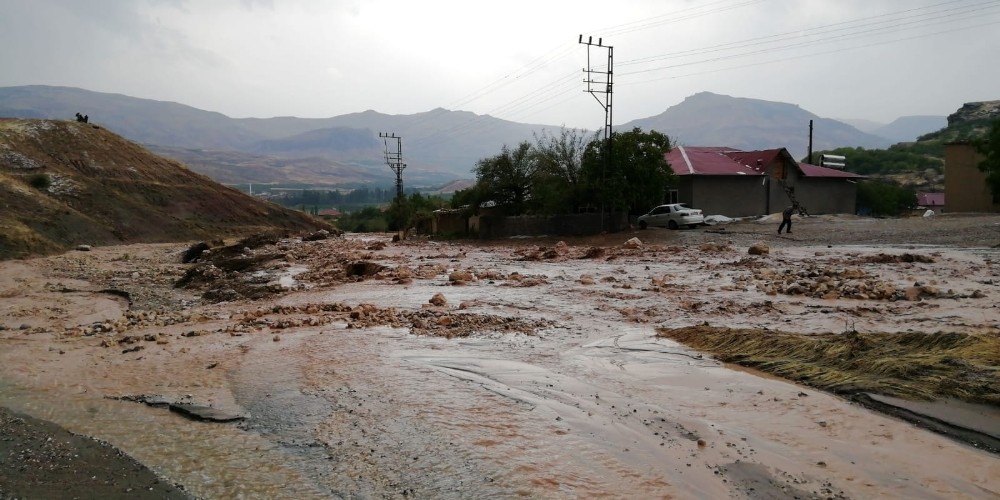 Malatya’da sağanak yağış sele neden oldu 