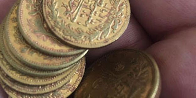 Malatya'da sahte 100 dolar metal banknot kalıbı ve 17 sikke ele geçirildi