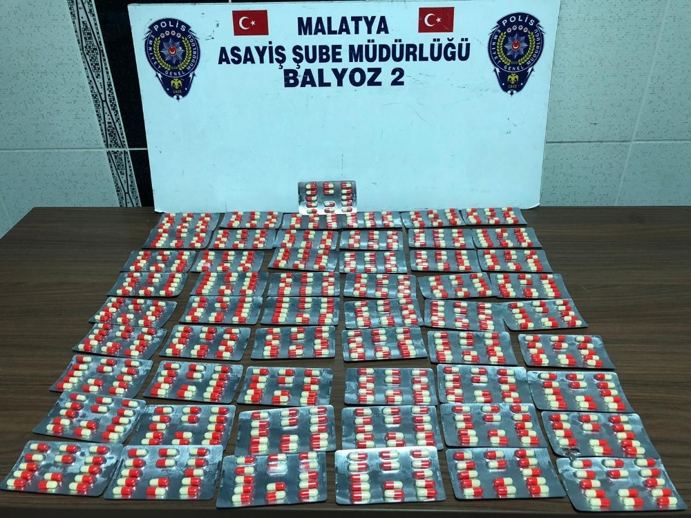 Malatya’da uyuşturucu hap ve silahlar ele geçirildi 