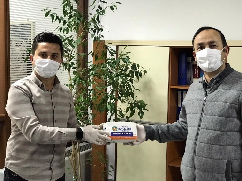 Malatya’da vakıf, dernek ve odalara maske dağıtıldı 