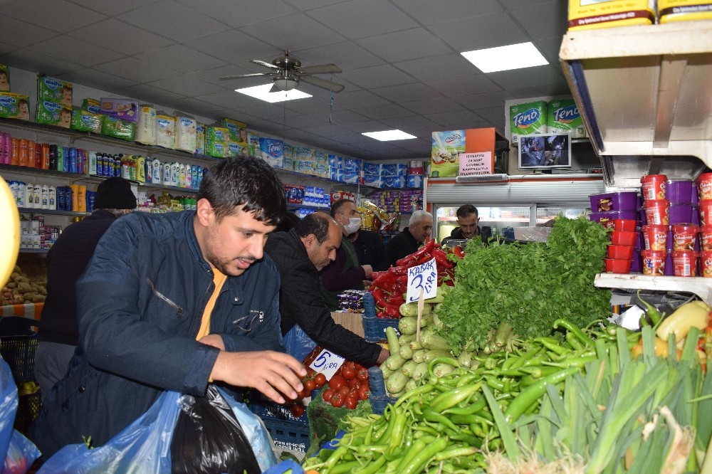 Malatya’da vatandaşlar fırın ve marketlere hücum etti 