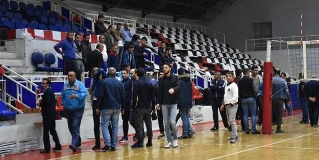 Malatya'da voleybol maçı sonrası tekme tokat kavga!