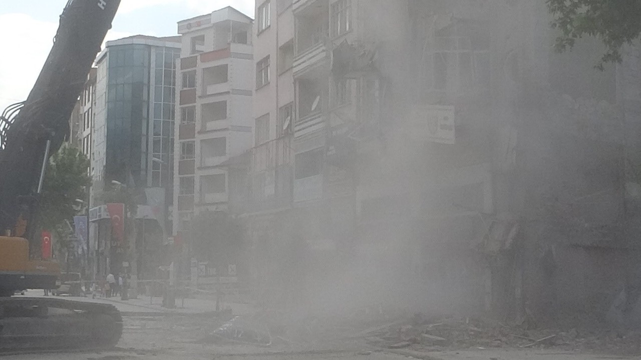 Malatya'da yıkım sonrası hava kirliliği alarmı