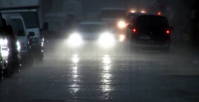 Malatya'da yıldırım isabet eden kişi yaralandı