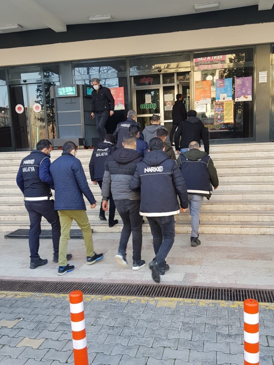 Malatya'daki uyuşturucu operasyonunda yakalanan 13 zanlı tutuklandı