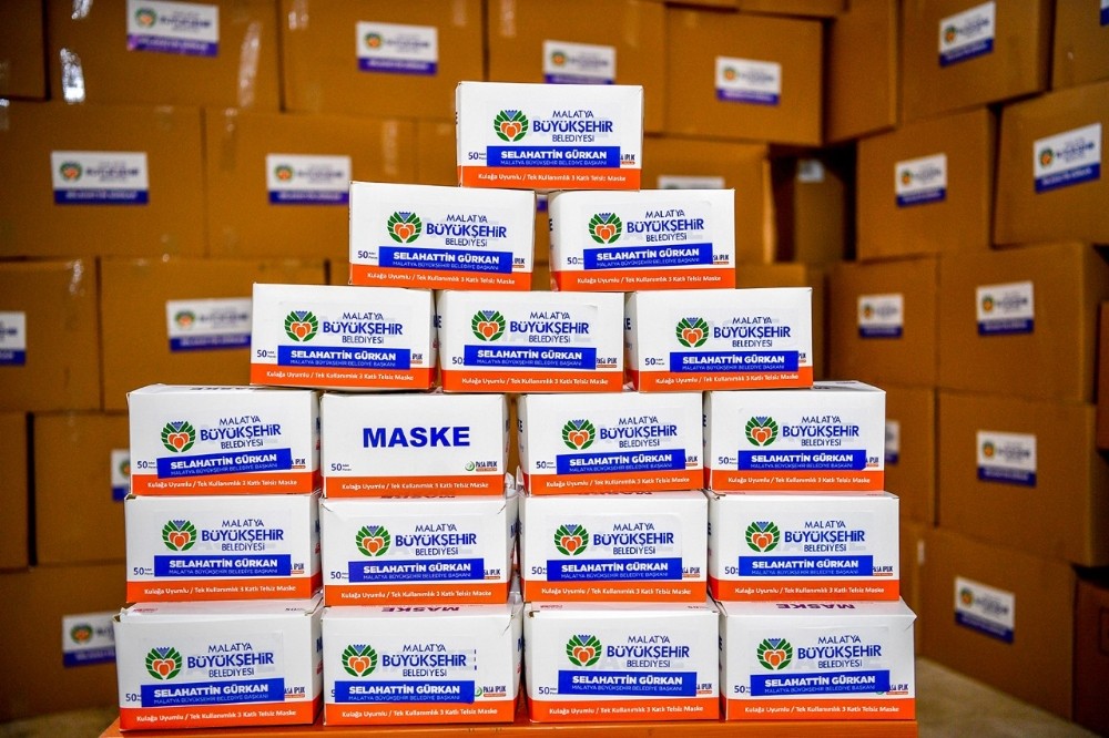 Malatya’dan 3 belediyeye 130 bin maske gönderildi 
