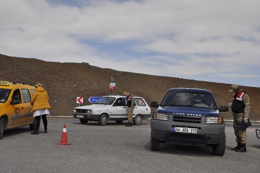 Malatya’dan il dışına çıkmak isteyen 12 bin kişiden 2 bin 382’sine izin verildi 