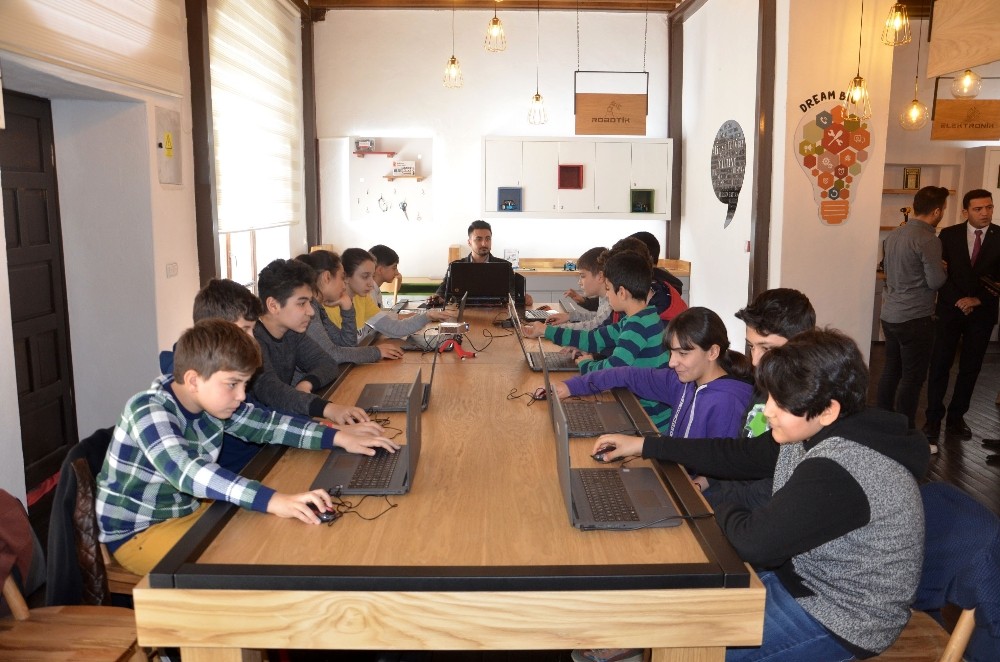 Malatyalı öğrenciler geleceğe hazırlanıyor 