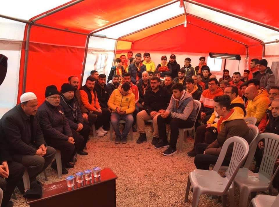 Malatyalı taraftarlardan İdlib şehidinin ailesine taziye ziyareti 