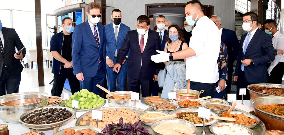 Malatya’ya gelen AB heyetine yöresel tanıtıldı
