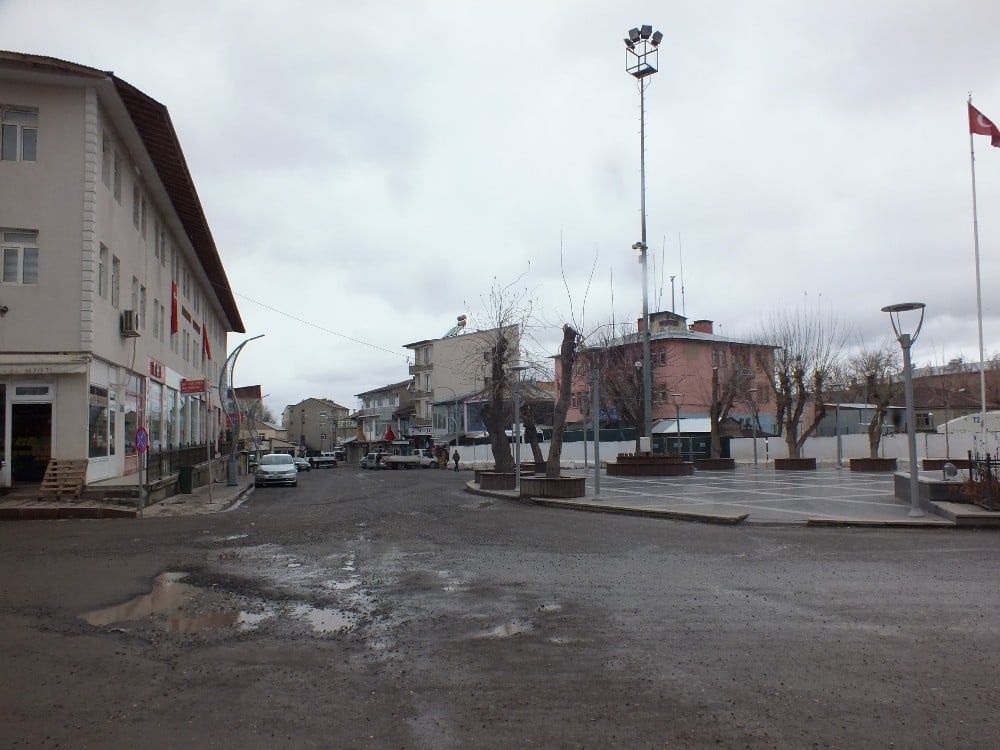 Malazgirt çarşı merkezi boş kaldı 