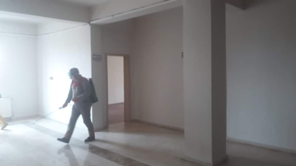 Malazgirt MYO korona virüs mücadelesi kapsamında ilaçlandı 